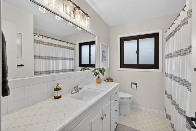 2910 Huntington Rd, Sacramento, CA 95864