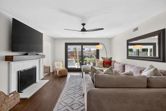 2910 Huntington Rd, Sacramento, CA 95864