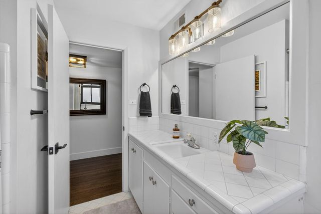 2910 Huntington Rd, Sacramento, CA 95864