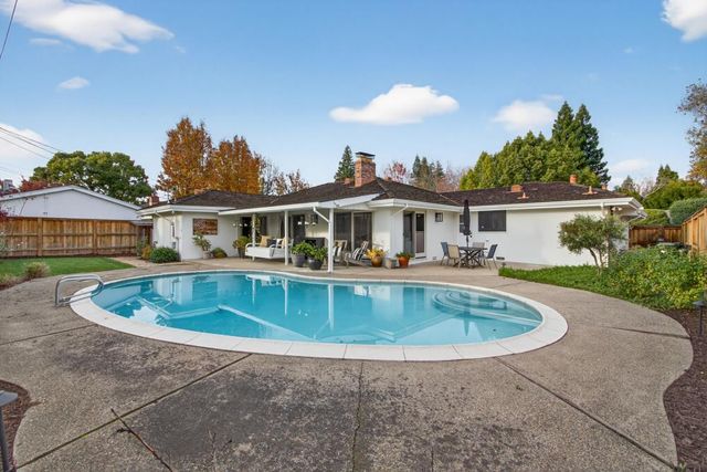 2910 Huntington Rd, Sacramento, CA 95864