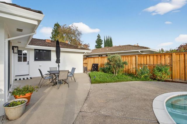 2910 Huntington Rd, Sacramento, CA 95864