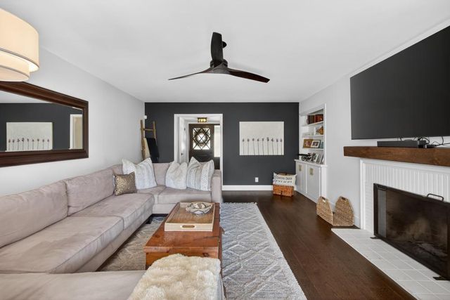 2910 Huntington Rd, Sacramento, CA 95864