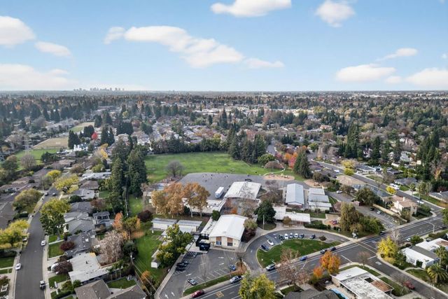 2910 Huntington Rd, Sacramento, CA 95864