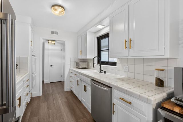 2910 Huntington Rd, Sacramento, CA 95864