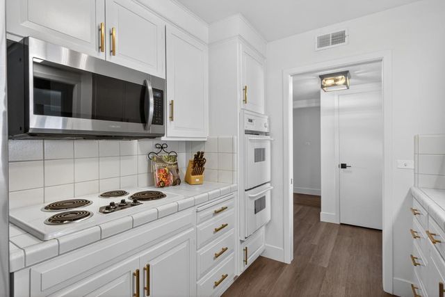 2910 Huntington Rd, Sacramento, CA 95864