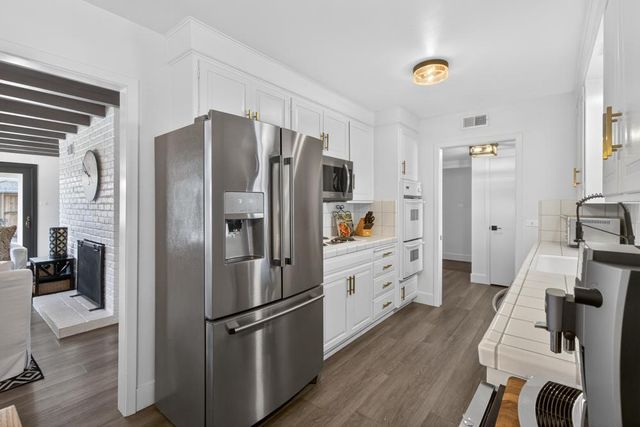 2910 Huntington Rd, Sacramento, CA 95864