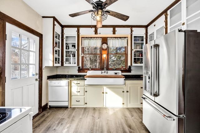 896 Sandwich Rd, Bourne, MA 02561