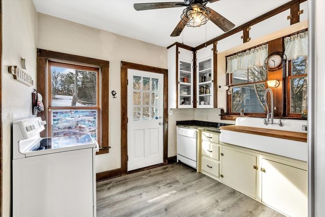 896 Sandwich Rd, Bourne, MA 02561