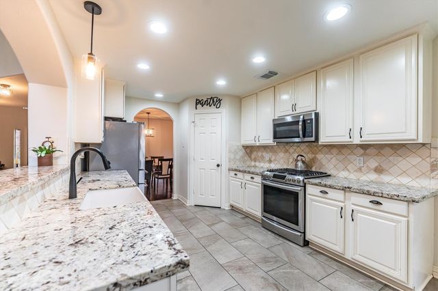 6822 Summer Bridge Lane, Spring, TX 77379