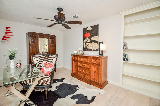 4901 E Columbary Drive, Rosenberg, TX 77471