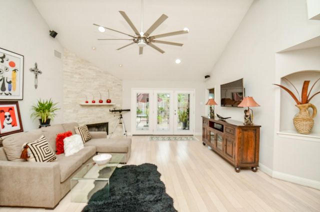 4901 E Columbary Drive, Rosenberg, TX 77471