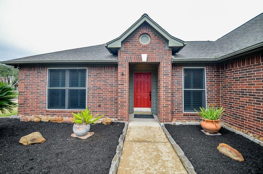 4901 E Columbary Drive, Rosenberg, TX 77471