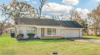 200 Riley Road, Clute, TX 77531