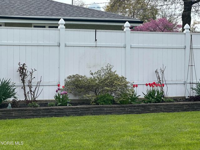 5930 N River Road, Waterville, OH 43566