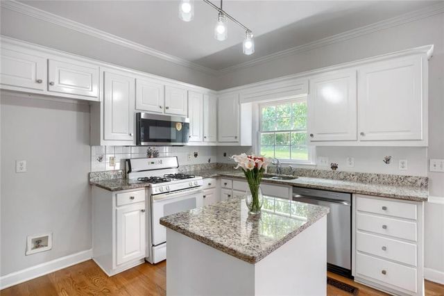 8100 Greens Mill Way, Loganville, GA 30052