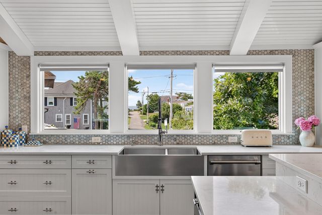 33 Harbor View Road, Harwich Port, MA 02646