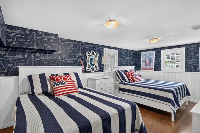 33 Harbor View Road, Harwich Port, MA 02646