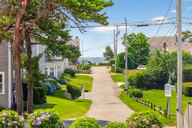 33 Harbor View Road, Harwich Port, MA 02646