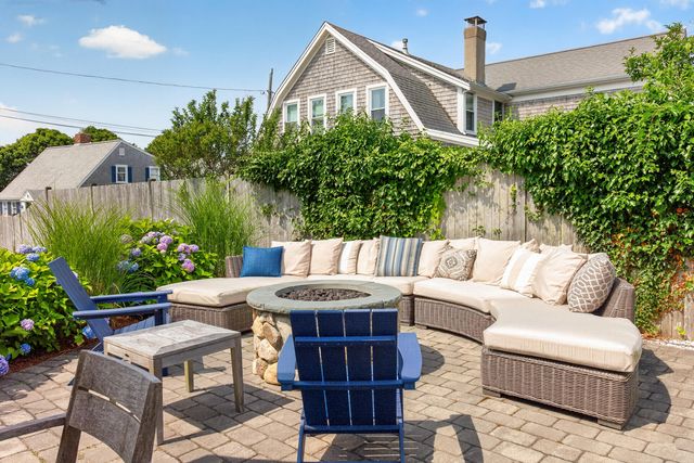 33 Harbor View Road, Harwich Port, MA 02646