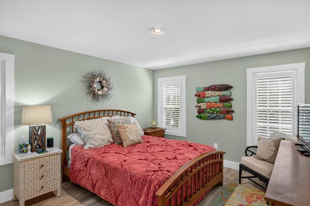 33 Harbor View Road, Harwich Port, MA 02646