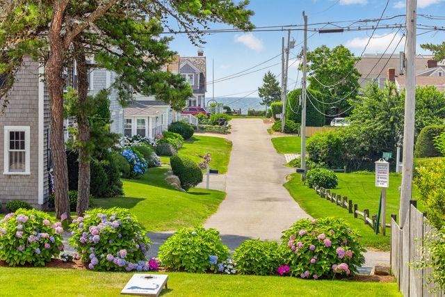 33 Harbor View Road, Harwich Port, MA 02646