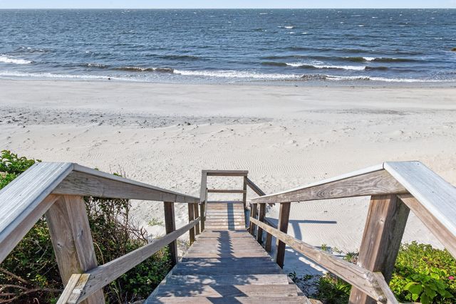 33 Harbor View Road, Harwich Port, MA 02646