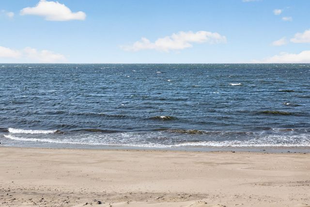 33 Harbor View Road, Harwich Port, MA 02646