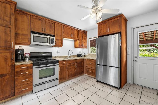 10051 Casa De Oro Blvd, Spring Valley, CA 91977
