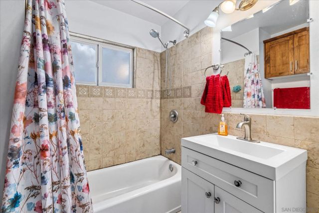 10051 Casa De Oro Blvd, Spring Valley, CA 91977