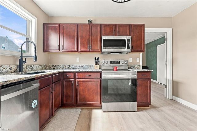 3725 Forest Glen RD, Virginia Beach, VA 23452