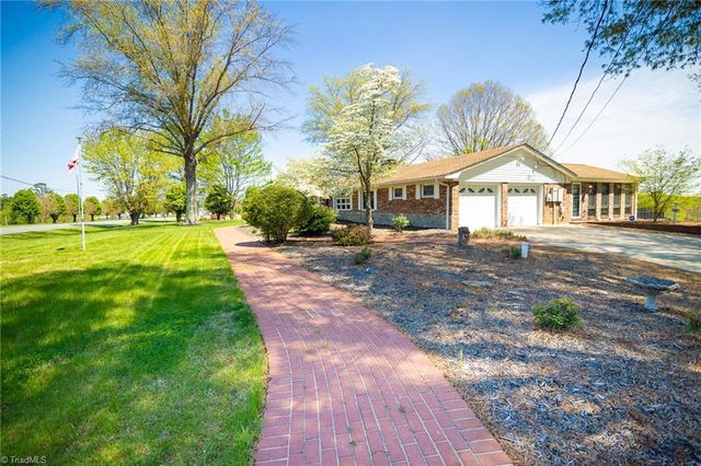 1110 Coon Road, Pinnacle, NC 27043