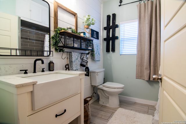 705 W Elsmere Pl, San Antonio, TX 78212