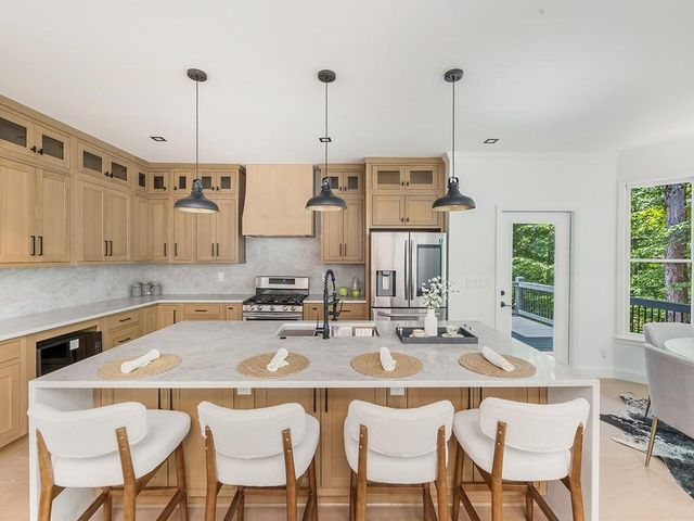 4325 Landover Way, Suwanee, GA 30024