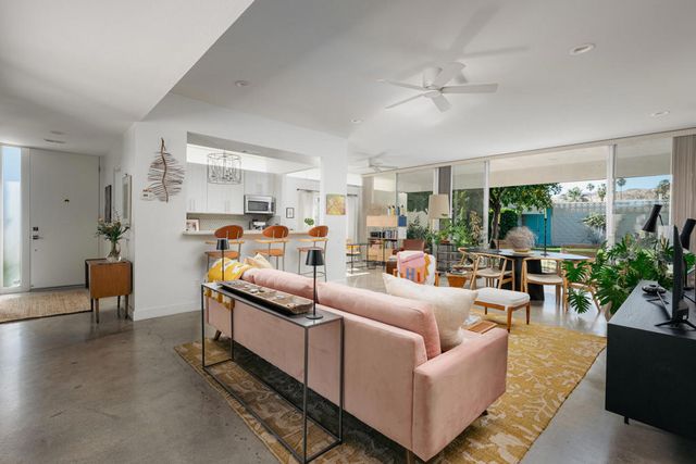 338 Desert Lakes Drive, Palm Springs, CA 92264