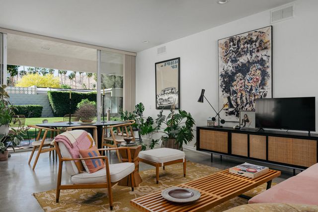 338 Desert Lakes Drive, Palm Springs, CA 92264