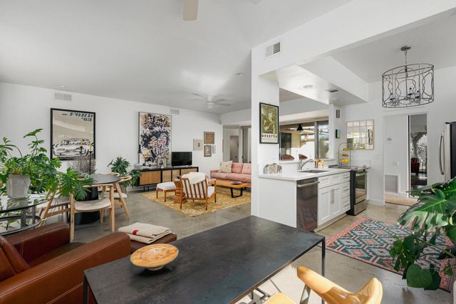 338 Desert Lakes Drive, Palm Springs, CA 92264