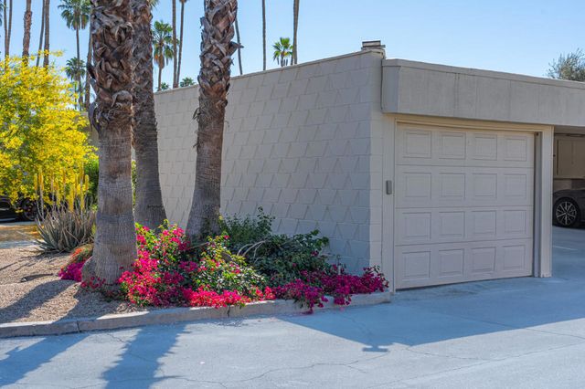 338 Desert Lakes Drive, Palm Springs, CA 92264