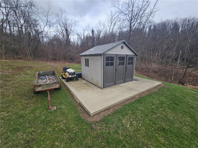 225 Profio Rd, Cecil, PA 15057