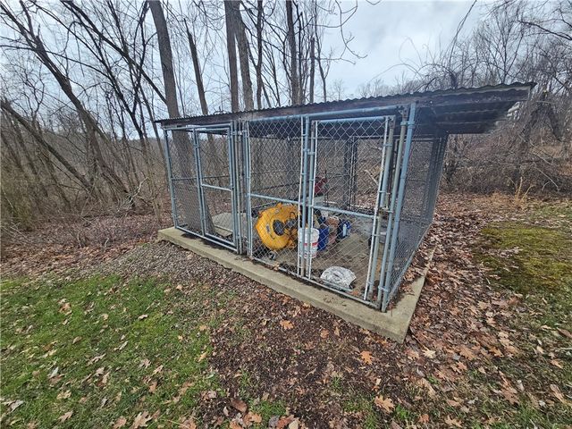 225 Profio Rd, Cecil, PA 15057