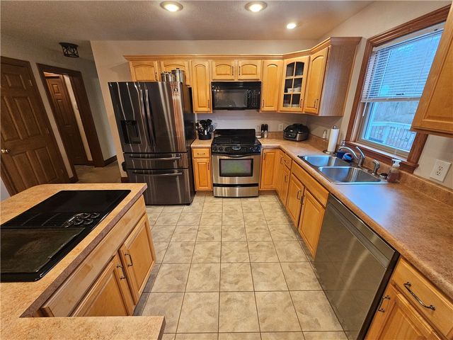 225 Profio Rd, Cecil, PA 15057