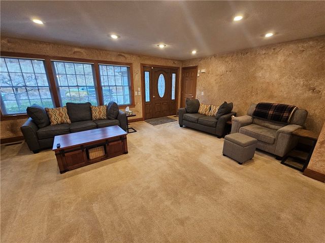 225 Profio Rd, Cecil, PA 15057