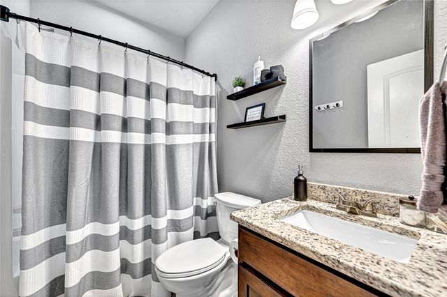 17 Hillington Circle, Bella Vista, AR 72715