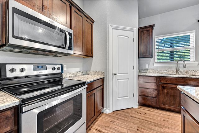 17 Hillington Circle, Bella Vista, AR 72715