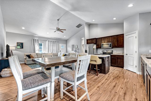 17 Hillington Circle, Bella Vista, AR 72715