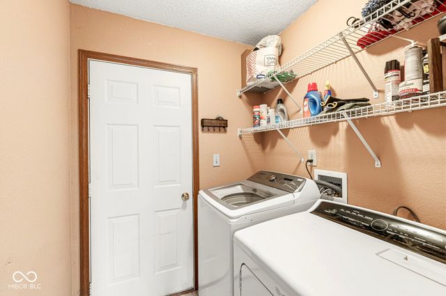 964 Millbrook Drive, Avon, IN 46123