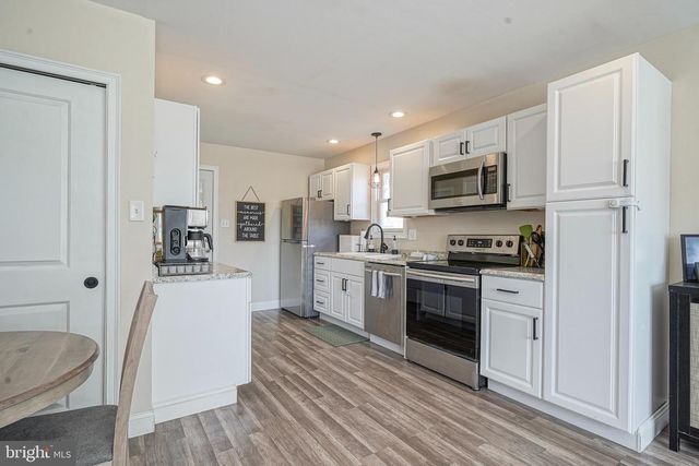 416 WEDGEWOOD DR, Blackwood, NJ 08012