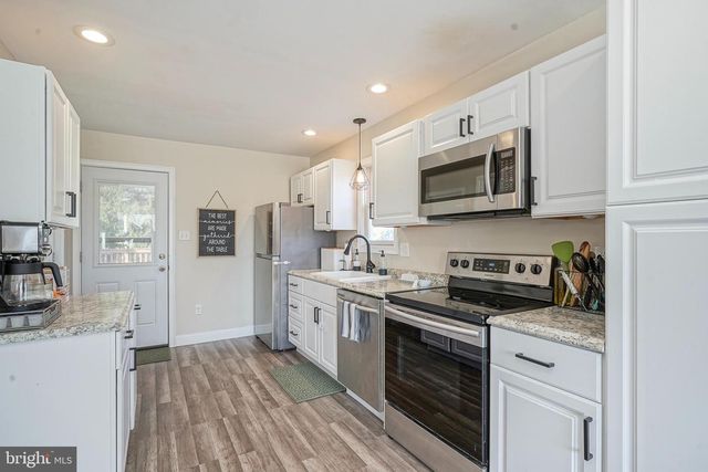 416 WEDGEWOOD DR, Blackwood, NJ 08012