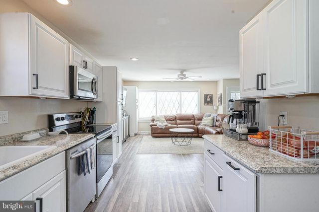 416 WEDGEWOOD DR, Blackwood, NJ 08012