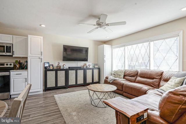 416 WEDGEWOOD DR, Blackwood, NJ 08012