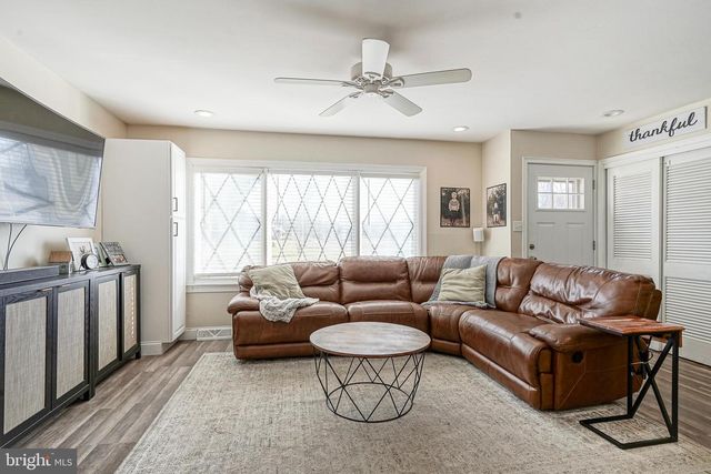 416 WEDGEWOOD DR, Blackwood, NJ 08012